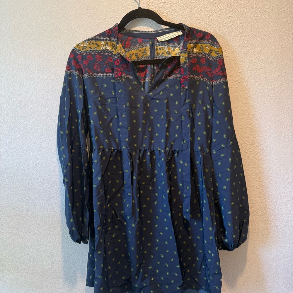 NWT Abercrombie and Fitch Patterned Navy Tunic size small